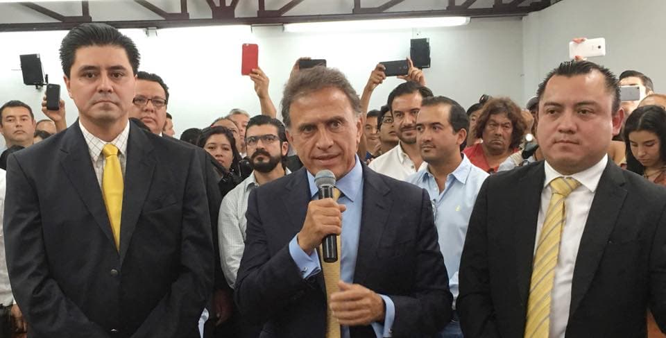 Yunes Linares denunció una una guerra sucia en su contra