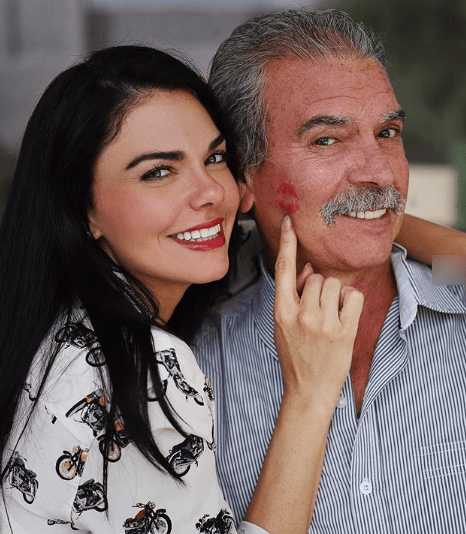 La actriz Livia Brito, cautivó a sus fans en Instagram al presumir su devoción por su padre. "Nuestro primer amor siempre será nuestro Papá 💞, #FelizDiaDelPadre a todos sus hermosos papis mis #aLIVIAnados hoy nos toca vivirlo y festejarlo distinto un poco a la distancia. Tu amor y cariño siempre está en mi corazón. Me siento tan orgullosa de ti, gracias por saberme guiar y aconsejar", expresó al pie de la imagen.