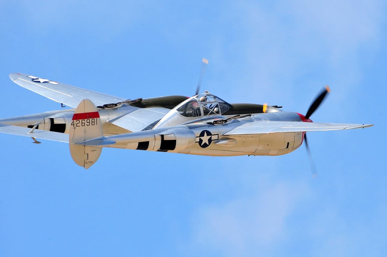 Pero reconoció que esta es una gran ventaja para los espectadores ya que "podrán ver mejor a los aviones".