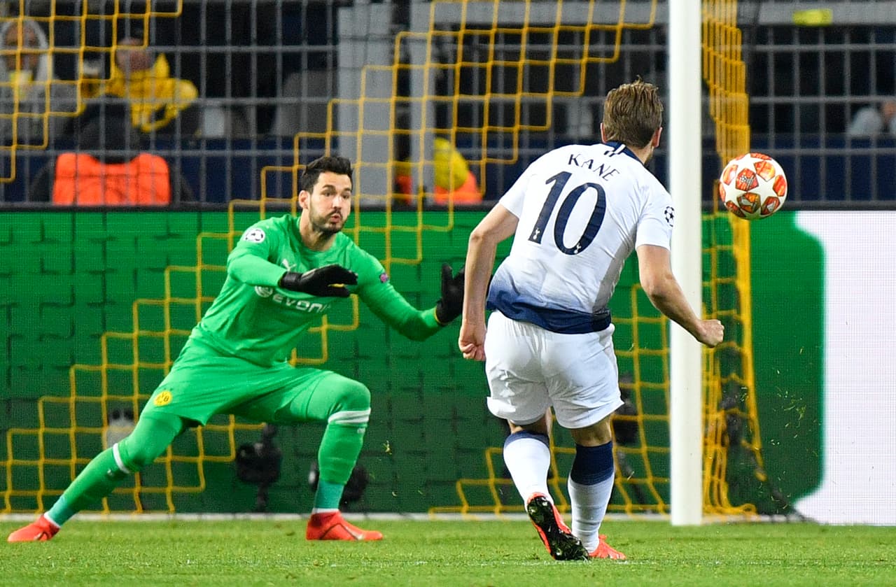 De esta manera Kane definió en el mano a mano con el protero del Dortmund, Roman Burki, fue a los 48 minutos y con este gol la diferencia en el global se amplió a 4-0.