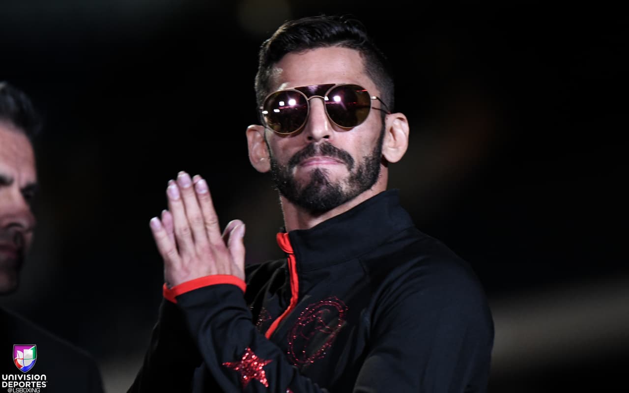 Jorge Linares y Vasyl Lomachenko pasaron la prueba en la báscula de cara a su pelea del sábado por la noche en el Madison Square Garden. Ambos pesaron 134.6 libras.