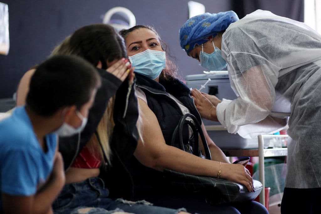 ¿Debemos preocuparnos por la variante stealth de ómicron?: esto dicen los médicos