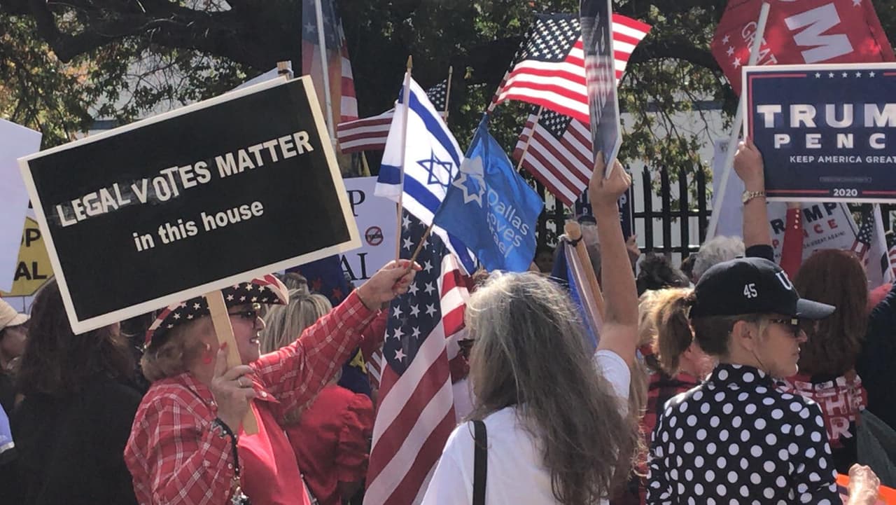 Manifestantes en distintas ciudades de Texas se han reunido para protestar y pedir que se cuenten todos los votos.
<br>