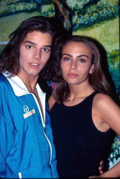 Su pareja romántica era Sasha Sökol, la ex 'Timbiriche', quien también realizó su primer participación en las telenovelas con esta historia juvenil.