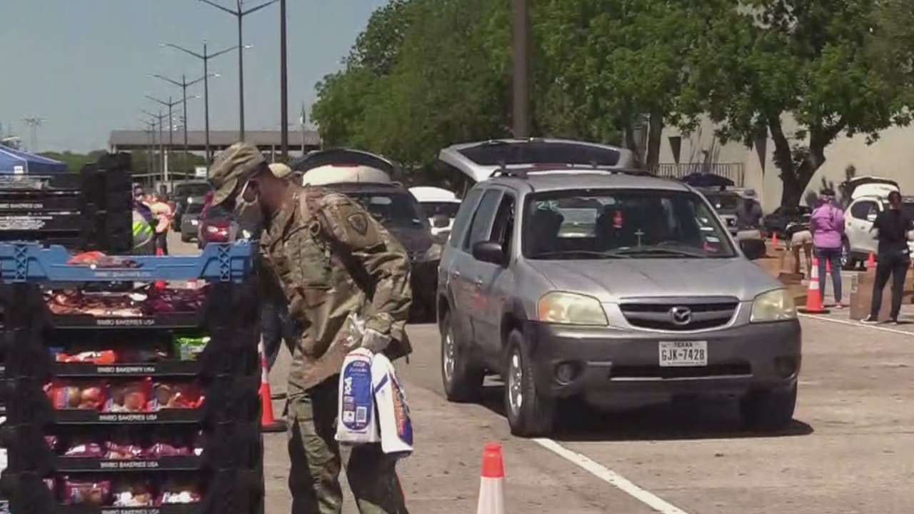 Guardia Nacional realiza entrega de alimentos en Seguin, Texas