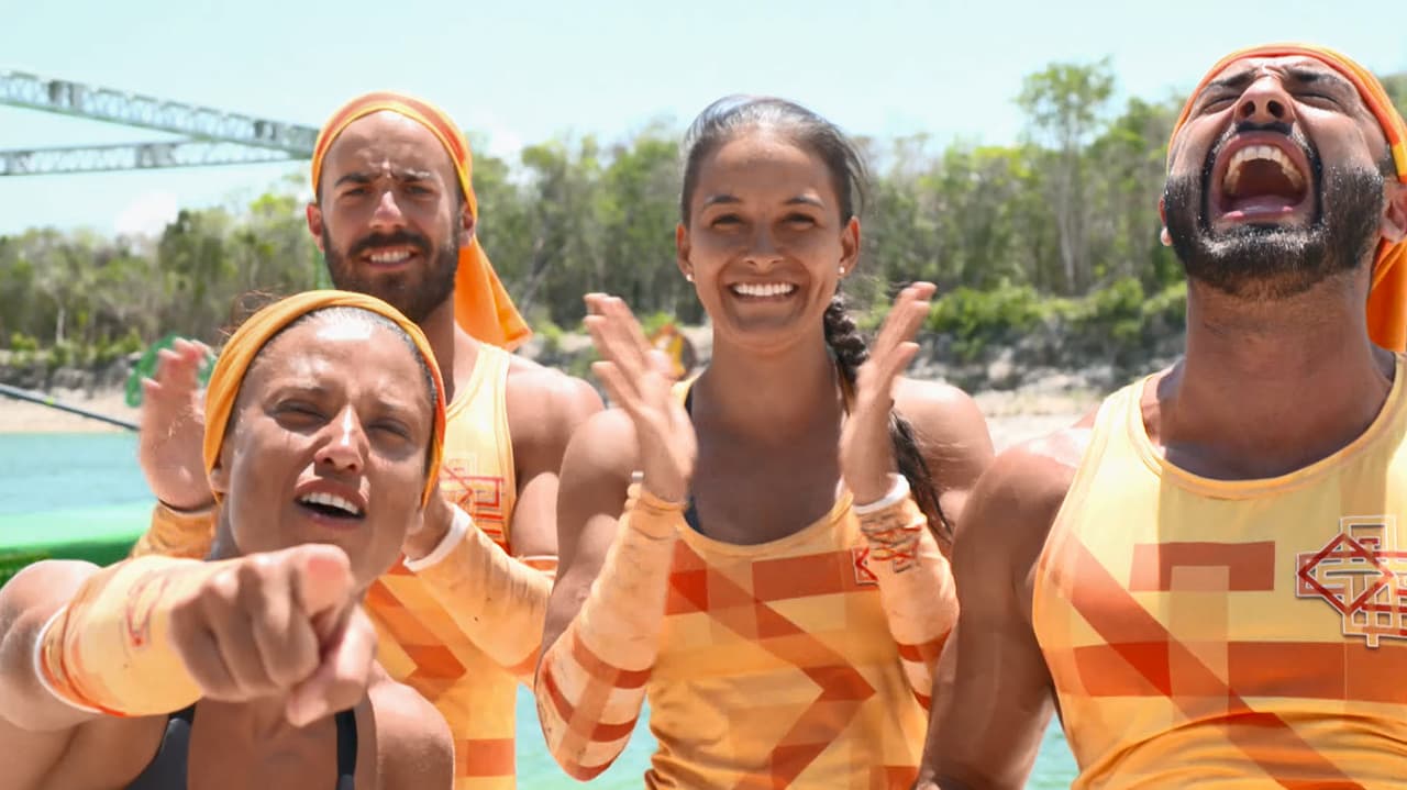 Durante las primeras semanas en la aldea, Memo Corral aparecía ante las cámaras muy cercano a Gina Holguín (hasta se rumoraba que mantenían un romance).