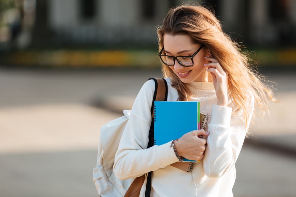 Este último trimestre del año será muy diferente a lo que pensabas iba a ser, pero lo mejor de todo es que te sentirás muy alegre, satisfecho por lo que estás logrando y dispuesto a vivir intensamente una intensa experiencia vital.