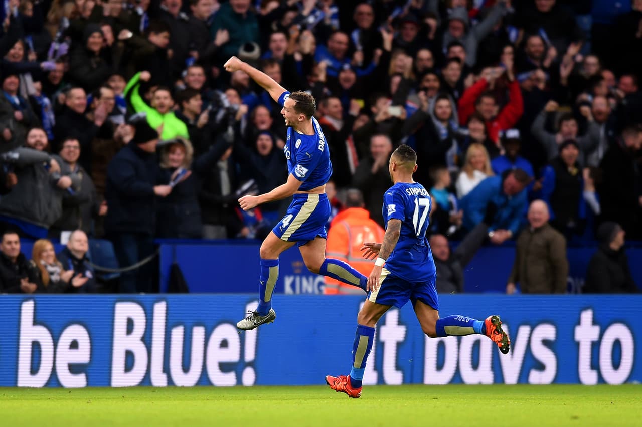 En la fecha 23 el Leicester City volvió a la cima despegándose de los Gunners y el City por cuatro puntos de distancia gracias a una significativa goleada 3-0 sobre el Stoke mientras el Arsenal perdía un juego vital contra Chelsea. Los ‘Foxes’ tomaron el liderato de Inglaterra para no volverlo a soltar durante las 15 jornadas finales.