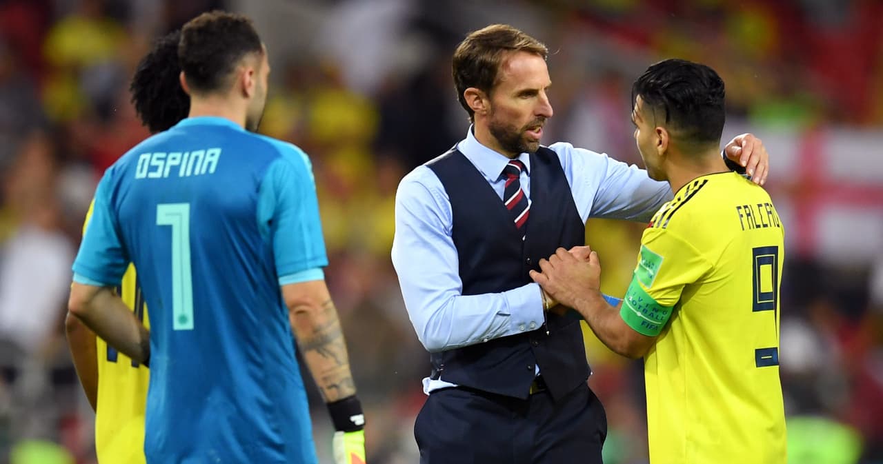 MOSCOW, RUSSIA - JULY 03: Gareth Southgate, Manager of England congratulates Radamel Falcao of Colombia during the 2018 FIFA World Cup Russia Round of 16 match between Colombia and England at Spartak Stadium on July 3, 2018 in Moscow, Russia. (Photo by Matthias Hangst/Getty Images)
