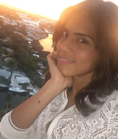 Su filosofía de vida es sonreírle a la vida y disfrutar hasta de las cosas más pequeñas.