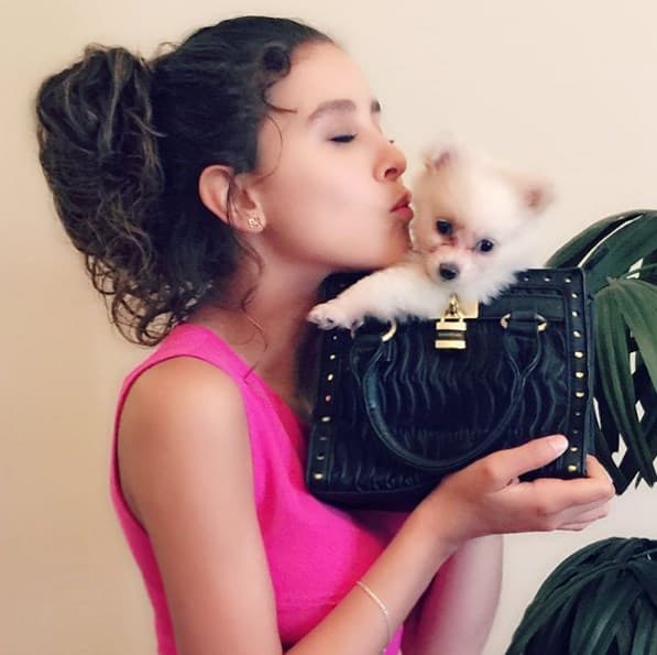 Nos encanta que Paulina Goto se atreva a probar cosas diferentes y juegue con su cabello.