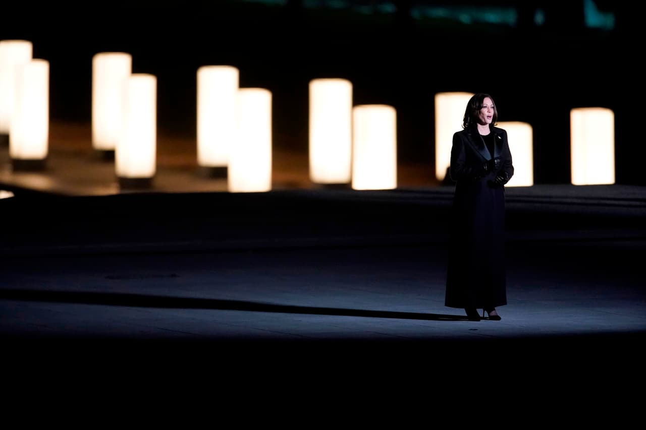 <br>La vicepresidenta de los Estados Unidos, Kamala Harris, se dirige a la nación en el evento "Celebrating America" en el Lincoln Memorial después de la toma de posesión de Joe Biden como el 46 ° presidente de los Estados Unidos en Washington, DC, el 20 de enero de 2021.