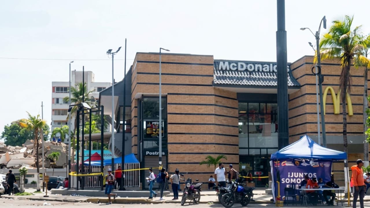Hospital improvisado en McDonald´s de La Guaira se convierte en un lugar de esperanza, así trabajan