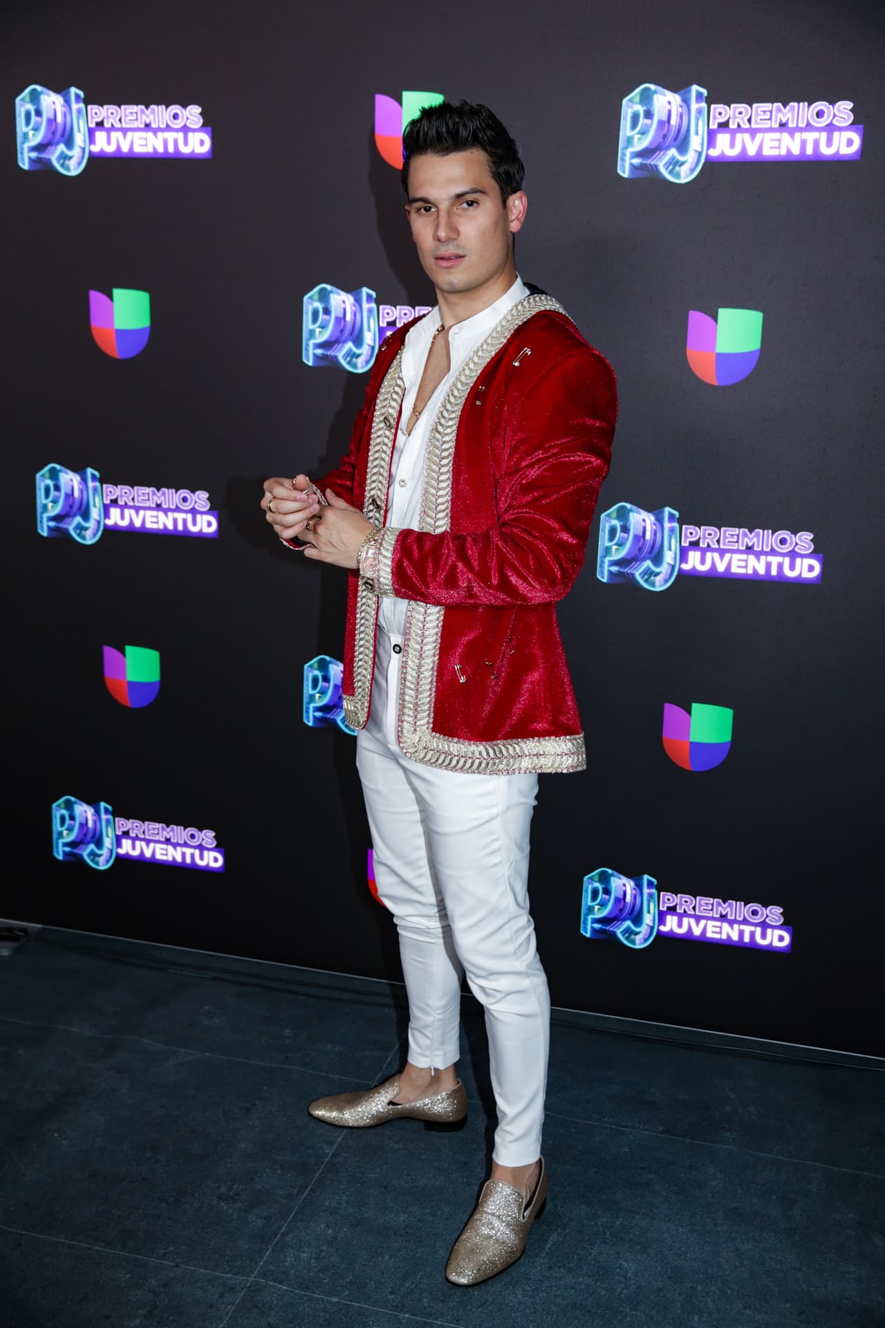 El colombiano Pipe Bueno optó por un look estilo príncipe de cuento.