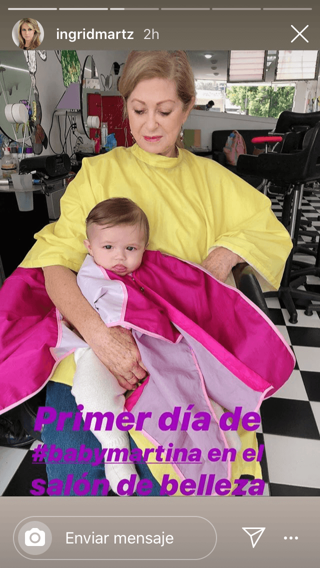 "Mi mamá también estaba muy nerviosa. De hecho, fue ella la primera en sentarse y como al final pues no es tu hija, entonces no sabe bien cómo controlarle y 
<b><a href="https://www.univision.com/famosos/ingrid-martz-revela-que-su-bebe-estuvo-hospitalizada-y-narra-los-dificiles-momentos-que-vivio-fotos" target="_blank">sí le dio miedo</a></b>, hicimos cambio de lugar", dijo.