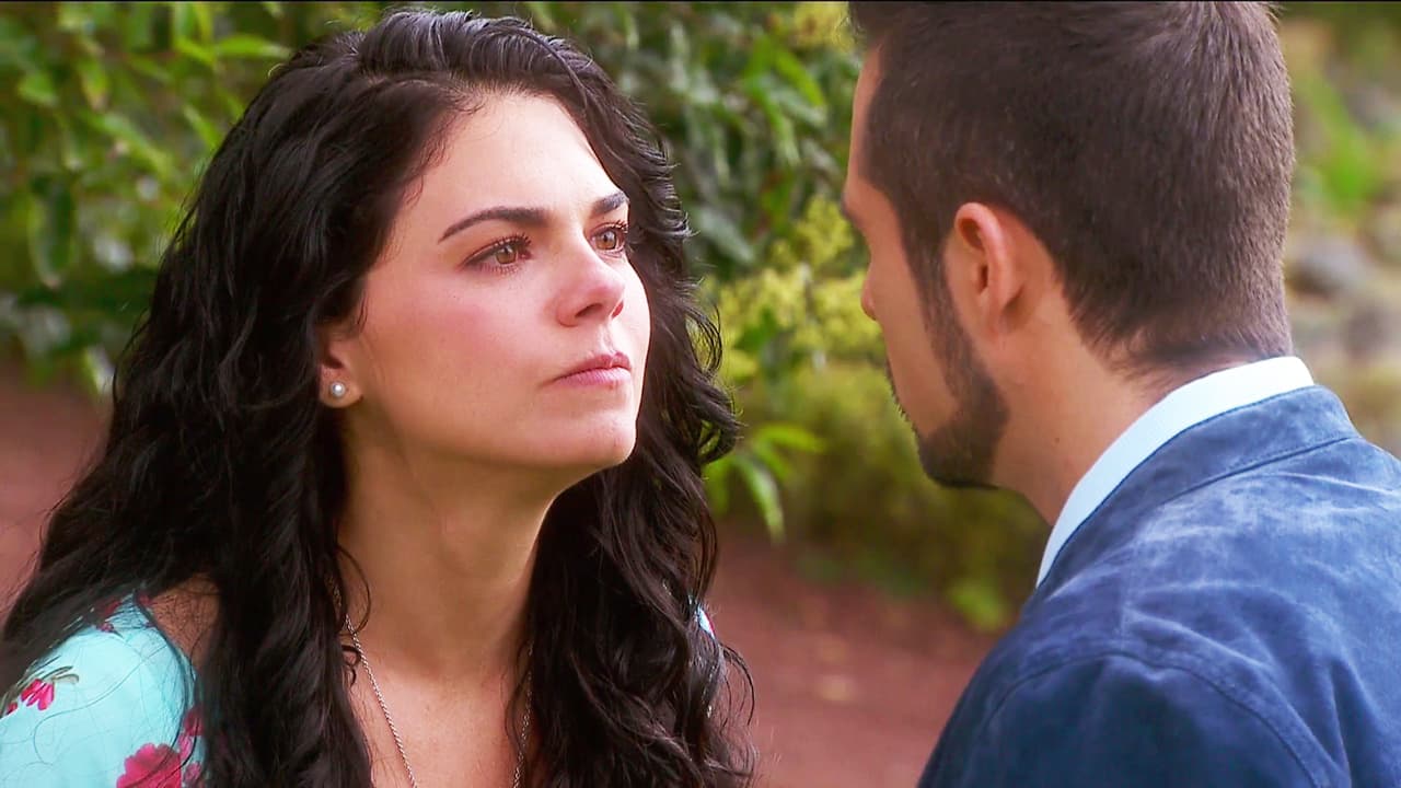 A su llegada conoció a Pedro Ángeles, interpretado por 
<b>José Ron</b>, ambos quedaron flechados de amor.