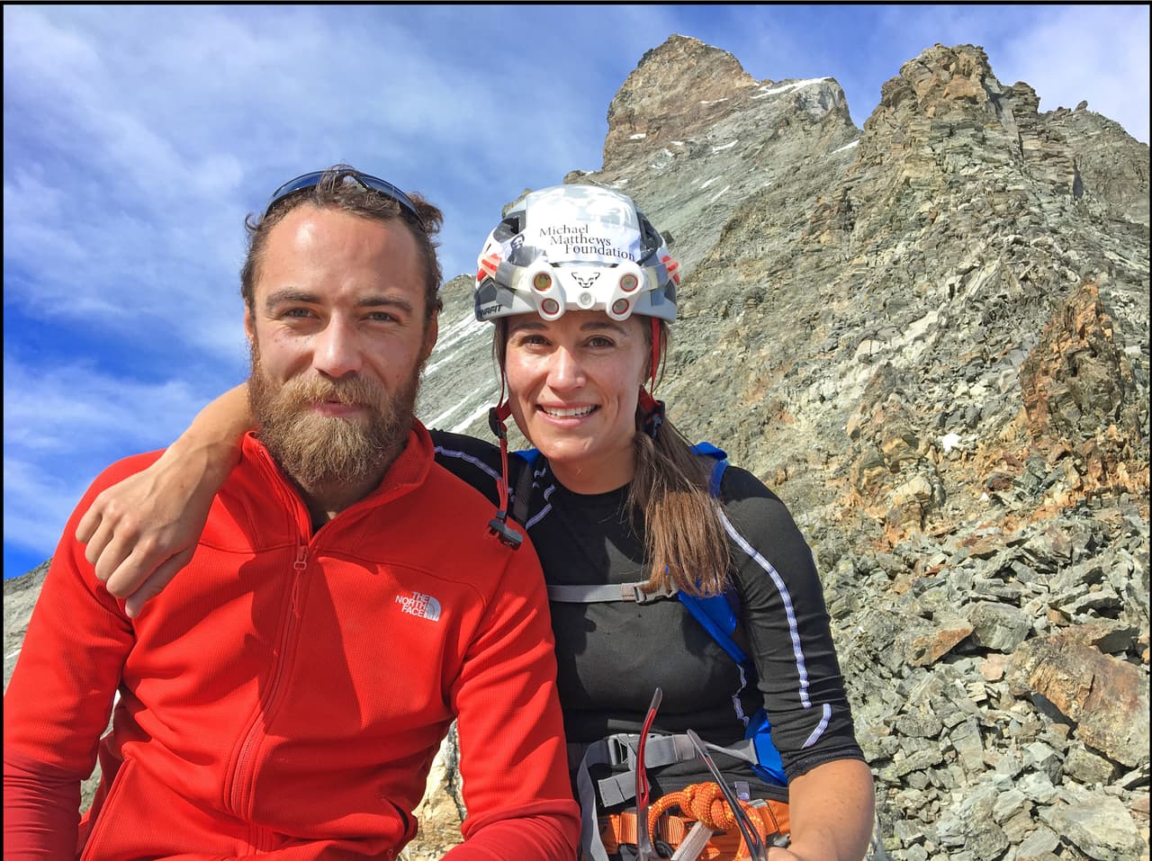Pippa y James Middleton escalaron el Matterhorn a nombre de la fundación de Michael, que recauda fondos para escuelas en áreas pobres.