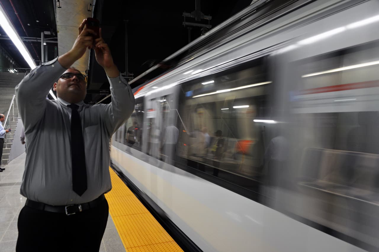 Ya hay señal para usar el teléfono celular en el Metro