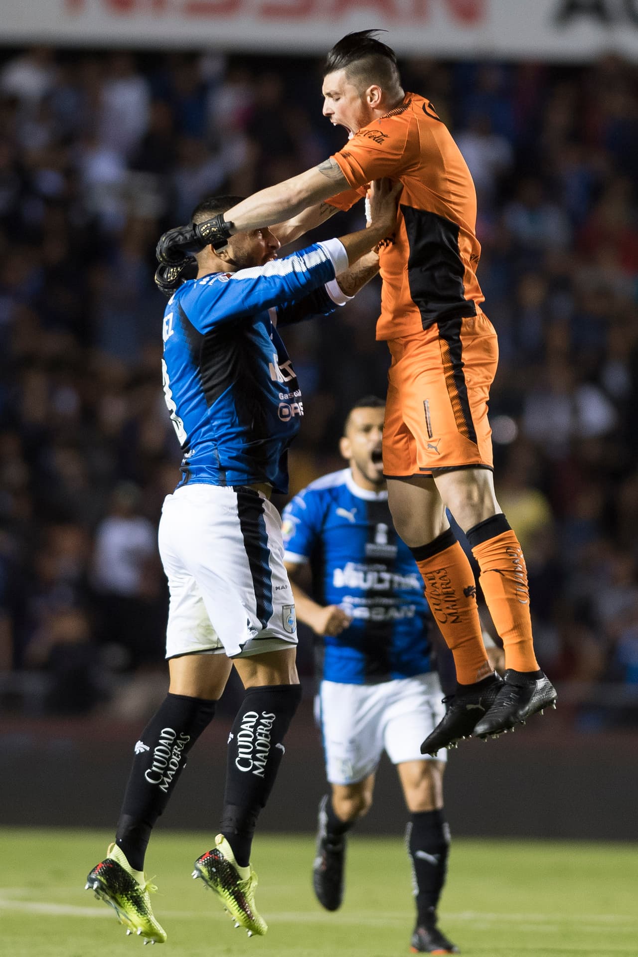 Para Puch, este fue su tercer gol con la playera del Querétaro, aunque de poco sirvió.