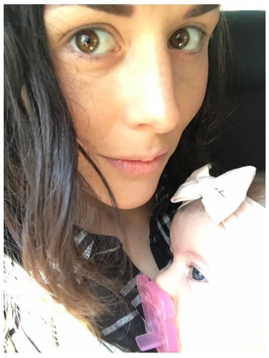 Y 
<b><a href="http://www.univision.com/temas/zuria-vega">Zuria Vega</a></b> también es de las estrellas que aman su cara al natural, ahora irradia luz con su nueva faceta de madre.