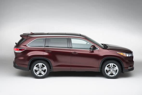 SUVs Medianas: Toyota Highlander 2015- Precio Base: $29,665; Motor: I4/185 hp; Consumo (ciudad/carretera): 20/25mpg