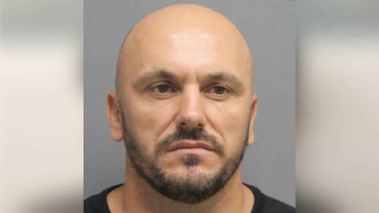 Un padre agrede con una botella metálica al entrenador del equipo de fútbol de su hijo porque iban perdiendo