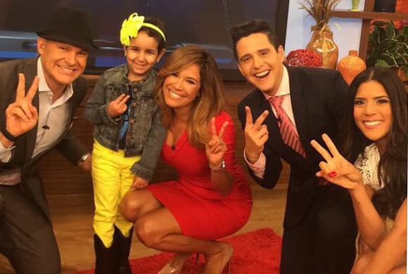 'Celebrando la vida hoy lunes en @despiertaamericatv por @univision con el gran milagro de #Salma', dijo Alejandro. (Junio 8, 2015)