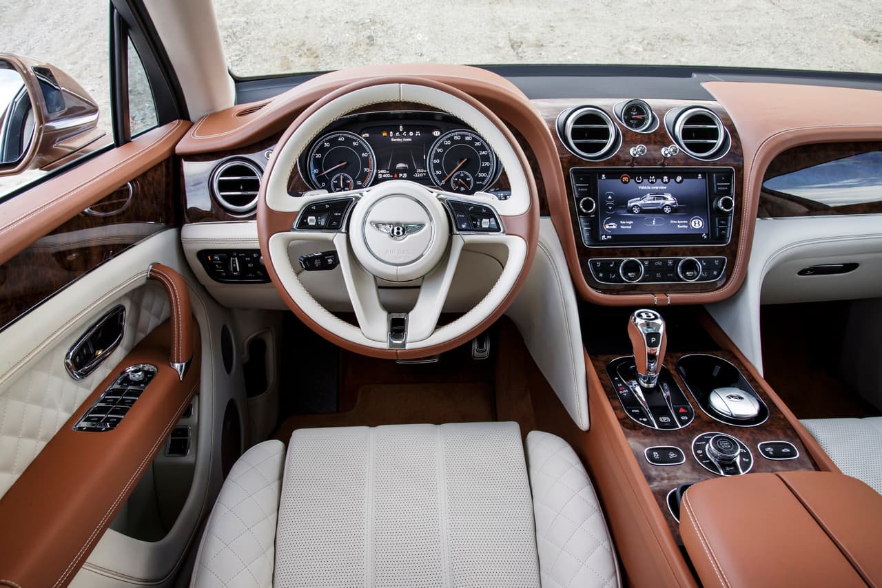 La cabina de la Bentley Bentayga es un exquisito compendio de lo mejor que Bentley tiene por ofrecer.