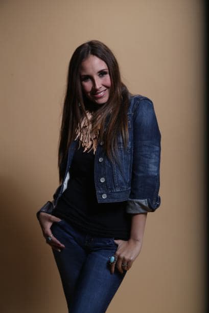 Tan sonriente como siempre, la cantante está súper feliz por su llegada a Premio Lo Nuestro.