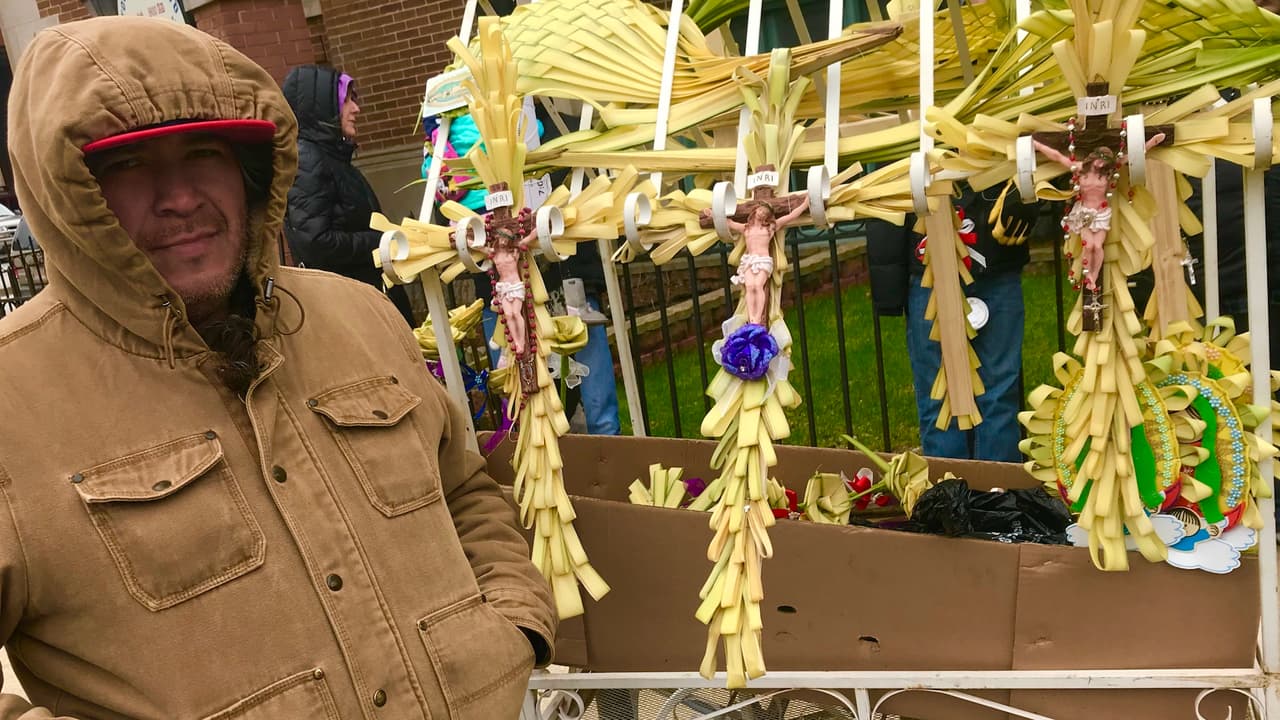 La observación del Vía Crucis permitió además el flujo de pequeños comerciantes.