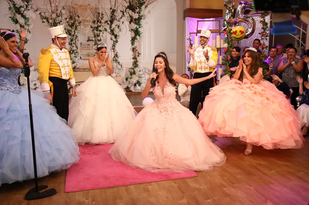 Seguro que en su otra vida Ana fue cantante, ella no quería soltar el micrófono.