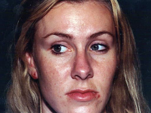 Jennifer Asbenson, de 19, fue secuestrada el 28 de septiembre de 1992 por Andrew Urdiales quien la llevó a un área remota de Desert Hot Spring, en Riverside, donde planeaeba matarla y abandonar su cuerpo, pero la chica logró escapar.