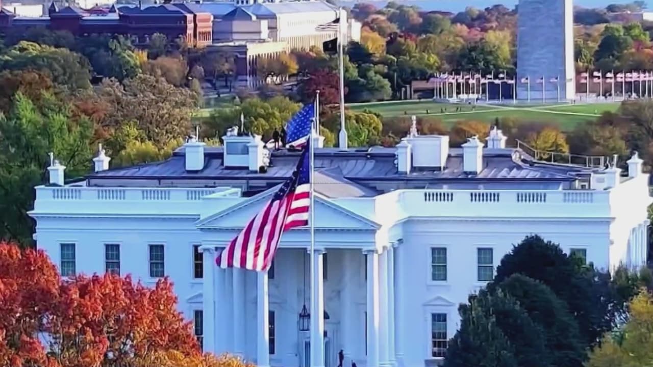 La Corte Suprema le da una victoria temporal a Trump y acepta verificar la ciudadanía de los votantes