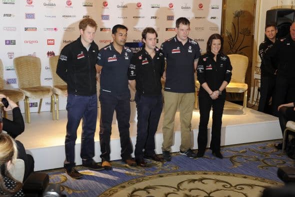 Además del brindis, celebraron con una buena ronda de chistes, con los que se lució Harry. Mira aquí los videos más chismosos.