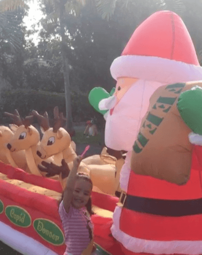 Giulietta alimentó a Santa y a sus renos, estamos seguros que esta año llegarán muchos regalos.