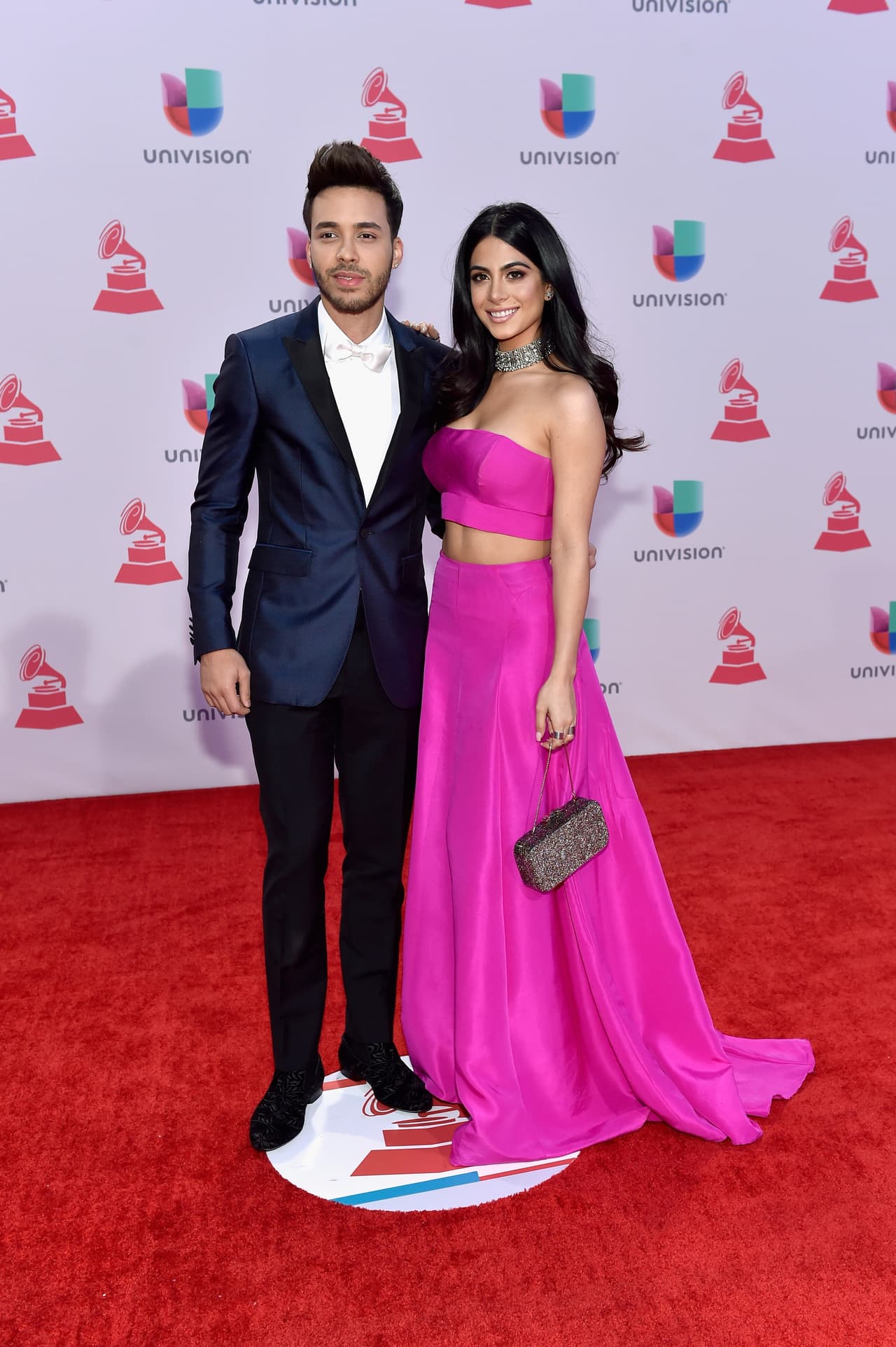 ¿Enamorados? Lo que a simple vista se ve, no se puede ocultar y Prince Royce lucía muy contento al lado de su acompañante.