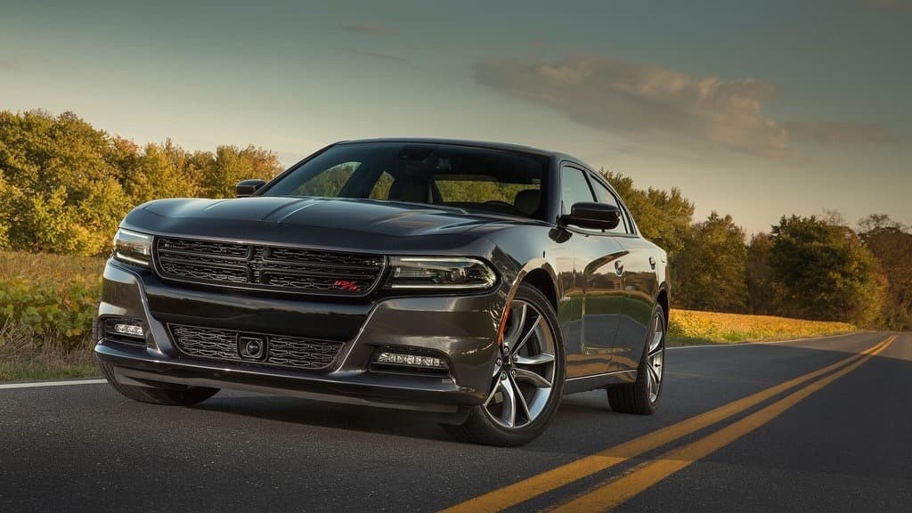 <b>Dodge Charger</b>: 
<br>
<br>Al igual que su gemelo mecánico el Chrysler 300, el sedán grande de Dodge es fabricado por Fiat Chrysler en su planta de la localidad de 
<b>Brampton en la provincia canadiense de Ontario</b>.