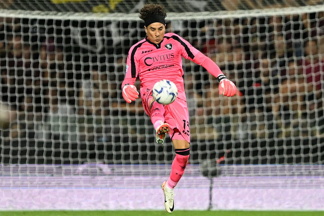 ¡Es pegajosa! La canción a Memo Ochoa de fans del Salernitana