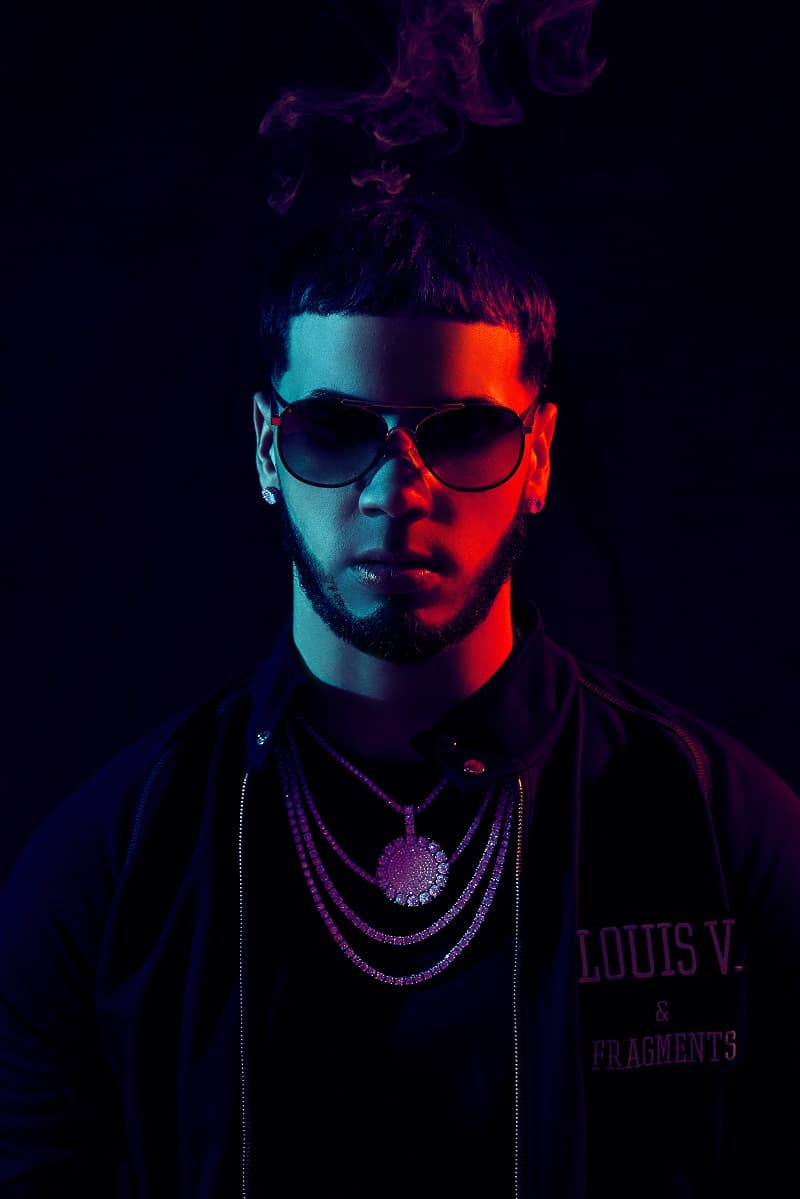<b>Anuel AA:</b> en su primera actuación en Premios Juventud, el intérprete ofrecerá un espectáculo que nunca habíamos visto por televisión, en el que cantará dos canciones . Su nombre se ubica en seis categorías: El Traffic Jam (Canción Para el Carro), dos veces en La Más Pegajosa (Can't Get Enough Of This Song), Ritmo en la Regadera (Singing In The Shower), Can't Get Enough... (Quiero Más...) y Couples That Fire Up My Feed (La Pareja Que Enciende Las Redes).