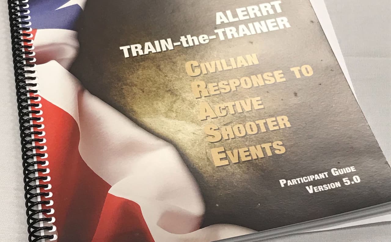 Presentan manual de entrenamiento para saber cómo reaccionar durante tiroteos masivos