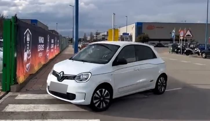 “Es tan ridículo que el mismo admite que Clara Chía sí es un Twingo ja, ja, ja. Trabaja el cerebro un poquito también”, escribió un usuario en los comentarios del post en Instagram. 
<br>