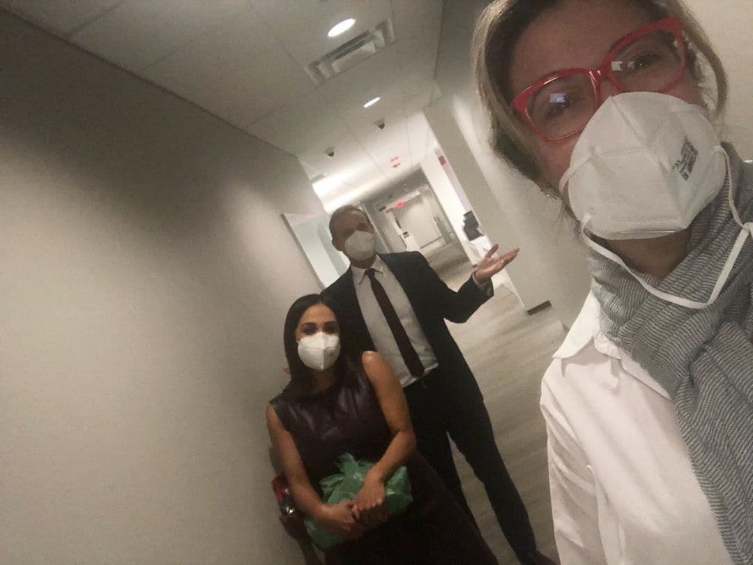 Y así, con mascaritas para cuidarnos, nos despedimos por esta semana. Sabemos que nuestras sonrisas todavía se tienen que resguardar debajo de un cubrebocas, pero más pronto que tarde volveremos a juntarnos.