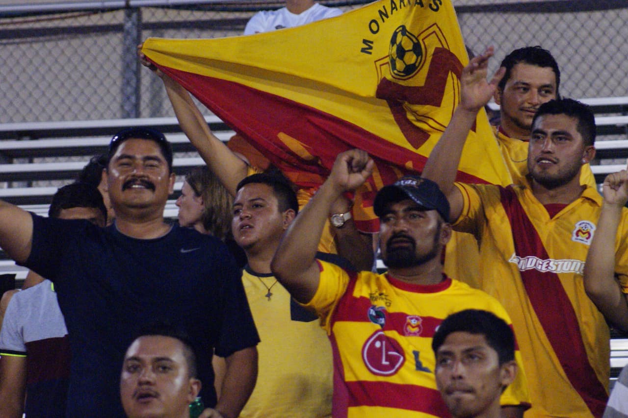 Aficionados al fútbol mexicano disfrutaron del encuentro en Austin.