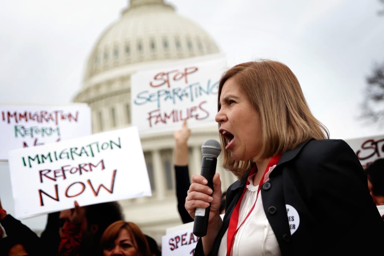 Caucus hispano del Congreso pide a Corte Suprema que falle a favor de la Acción Ejecutiva migratoria