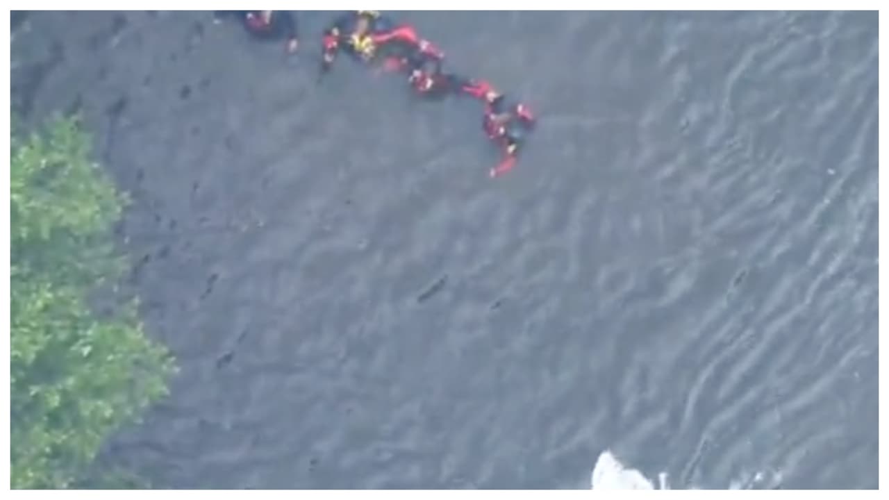 Un padre muere al entrar a un río a salvar a sus tres hijos