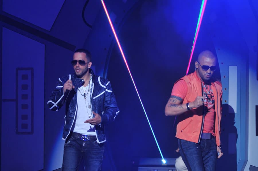 Para el 2010 Wisin y Yandel interpretaron los temas 'Loco' e 'Irresistible'.