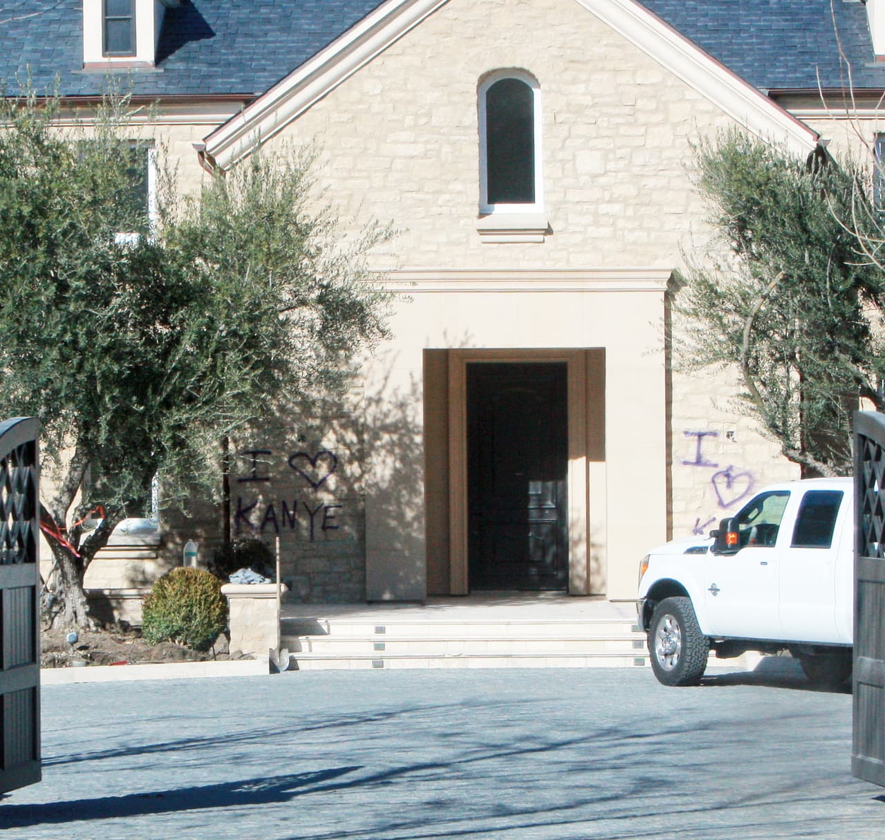 Esta es la mansión que los famosos llevan renovando desde el año pasado.