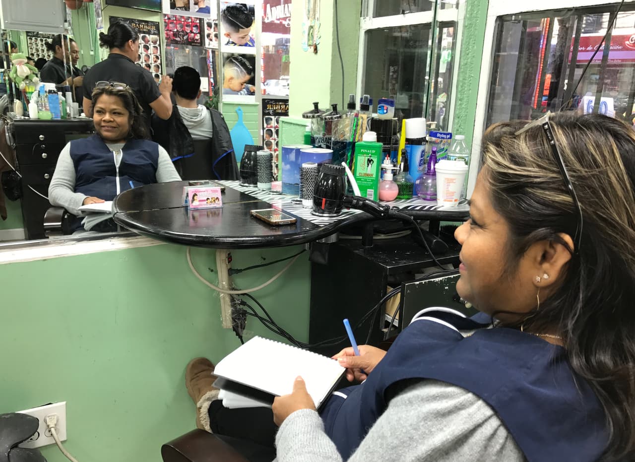 <h3 class="cms-H3-H3">9. Tráfico de personas: </h3>
<br> 
<br>La ley AB 1661 requiere que los salones de belleza, salones de uñas y otros negocios de la industria publiquen carteles que contengan información sobre la esclavitud y el tráfico de personas. 
<br> 
<br>Los letreros deben incluir números de teléfono donde denunciar este tipo de delitos.
<br>