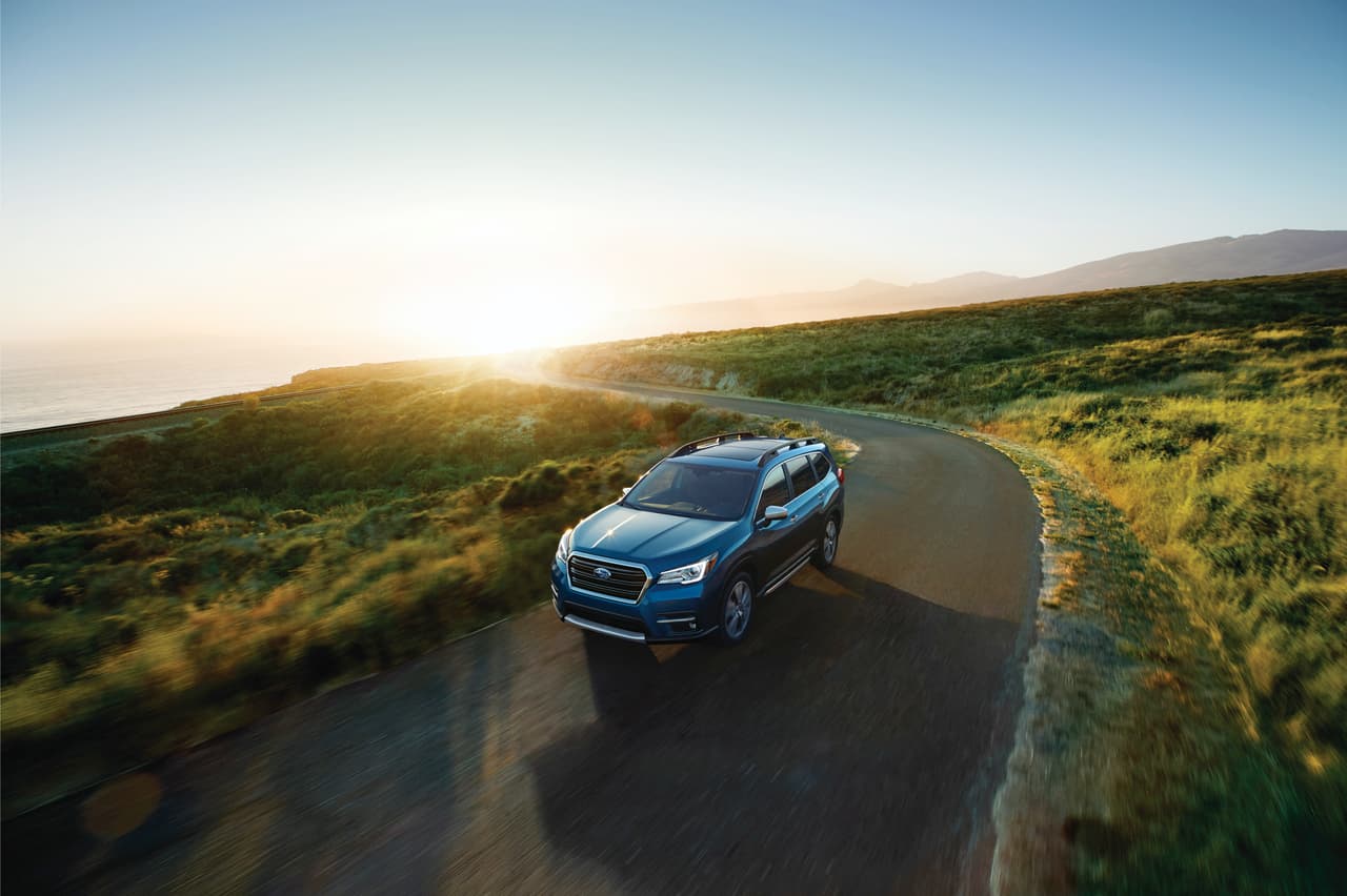 <b>Subaru Ascent 2019</b>
<br>Los rieles de carga en el toldo están disponibles en todas las versiones, así los pasajeros tendrán posibilidad de llevar carga extra, como bicicletas o kayaks, sin problema. También tiene una capacidad de remolque de 5,000 libras (la más grande en un Subaru).