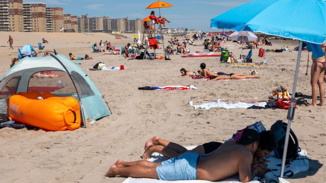 Evita multas: revisa qué está prohibido llevar o hacer en las playas de Nueva York